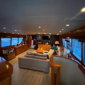 https://amazing-boat-to-sleep-in-barcelona.catalonia-hotels.com