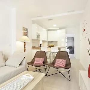 https://apartamentos-real-suites-granada.es-andalucia.com